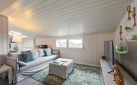 White Paradise Rooftop Stunning Lake View - Happy Rentals
